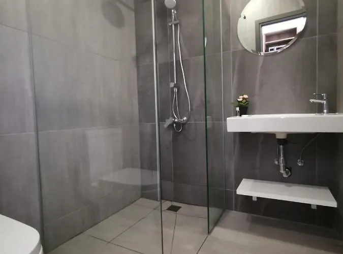 Shalos Studios - Cozy Central Appartement Ayía Nápa